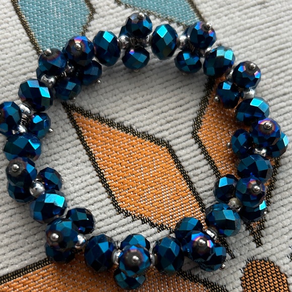Elegant Blue Beaded Bracelet - Picture 2 of 4